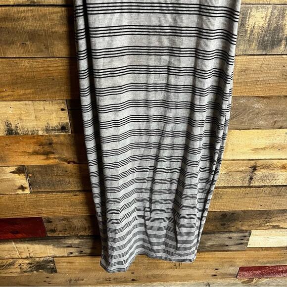 Windsor Gray And Black Stripe Mock Neck Midi Dress Size‎ Large - Picture 5 of 7